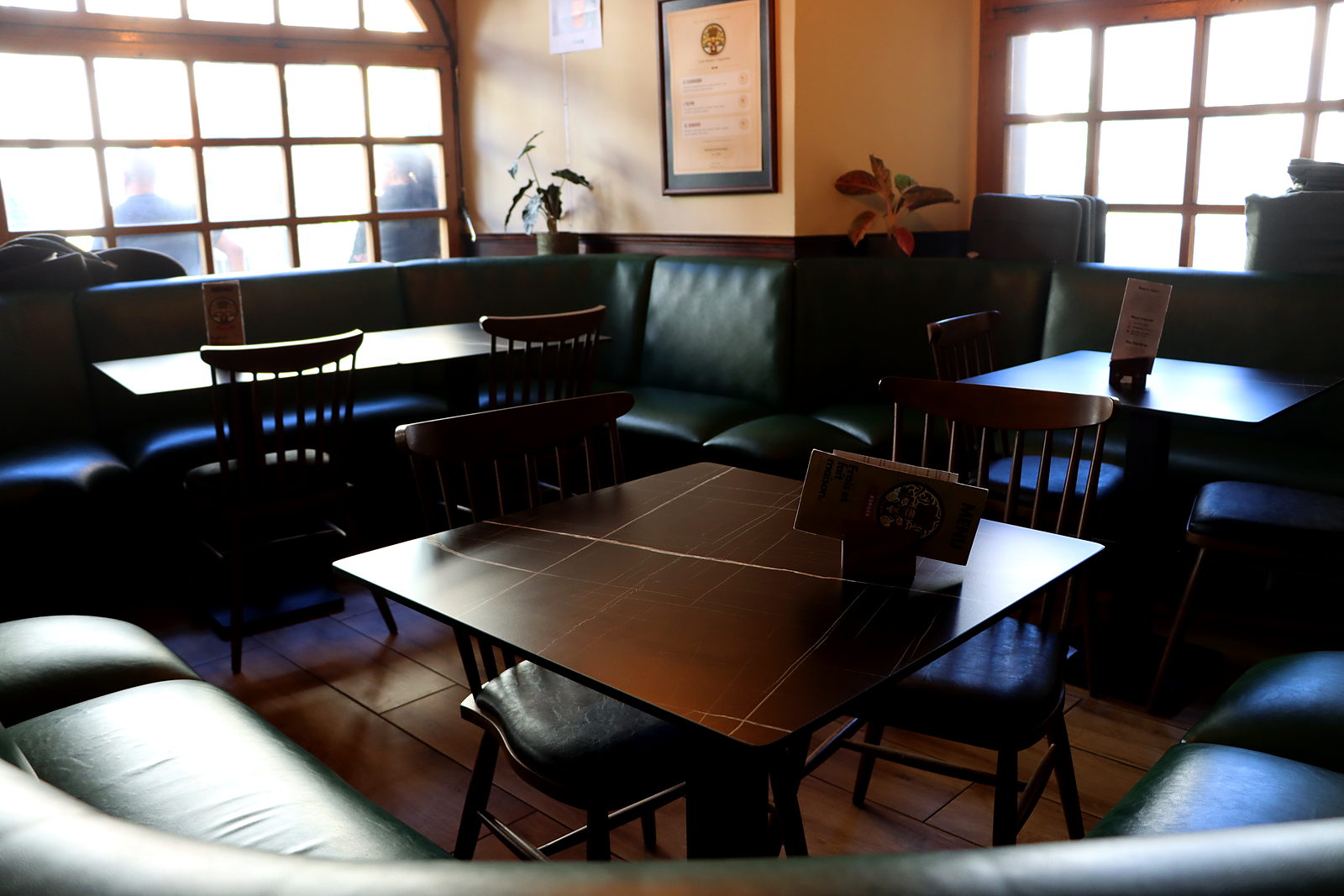 Les banquettes du Pub du Cerf