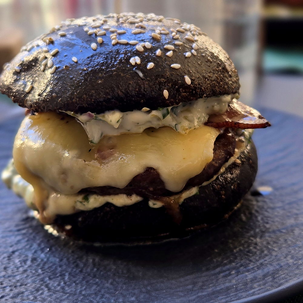 L'Alpine, le burger signature du Pub du Cerf